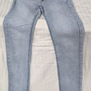 American Eagle Outfitters Light Wash Skinny Jeans